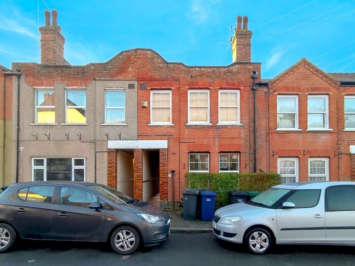 2 Bedroom Maisonette To Rent In West End Lane, Barnet EN5