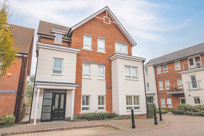 2 Bedroom Flat For Sale In Raven Drive, Maidenhead, SL6