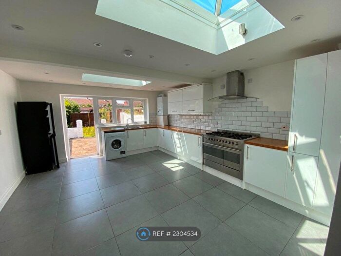 3 Bedroom Terraced House To Rent In Hillingdon Avenue, Staines-Upon-Thames, TW19