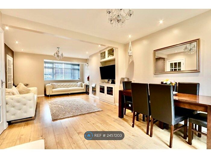 4 Bedroom Semi-Detached House To Rent In Edinburgh Drive, Ickenham, Uxbridge, UB10