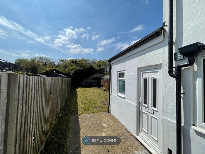 1 Bedroom Flat To Rent In Worplesdon Road, Guildford, GU2