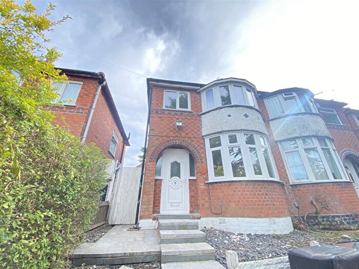 3 Bedroom Semi-Detached House To Rent In Calshot Road, Great Barr, Birmingham, B42