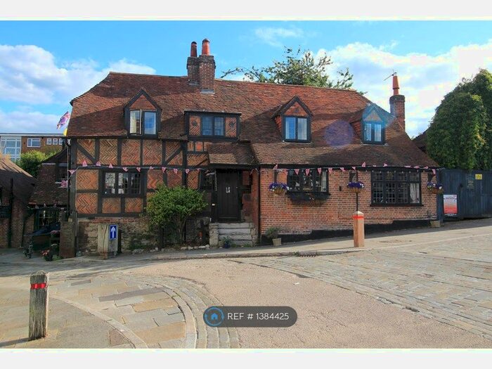 5 Bedroom Semi-Detached House To Rent In The Square, Hamble, Southampton, SO31