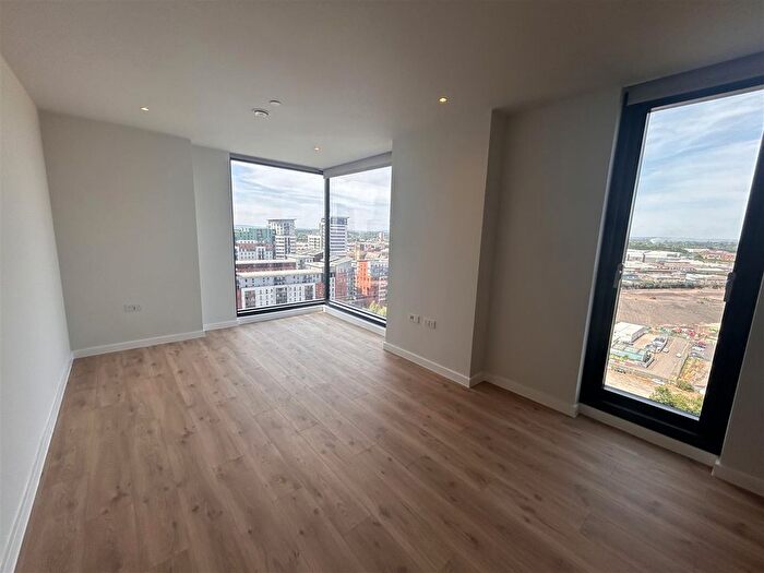 2 Bedroom Flat To Rent In Aspin Lane, Manchester, M4