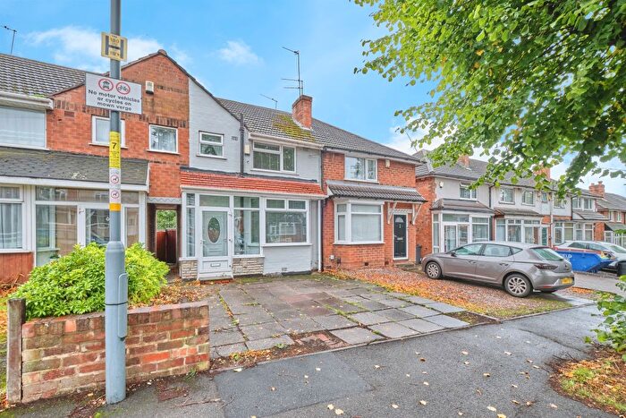 3 Bedroom Semi-Detached House For Sale In Birkenshaw Road, Birmingham, B44