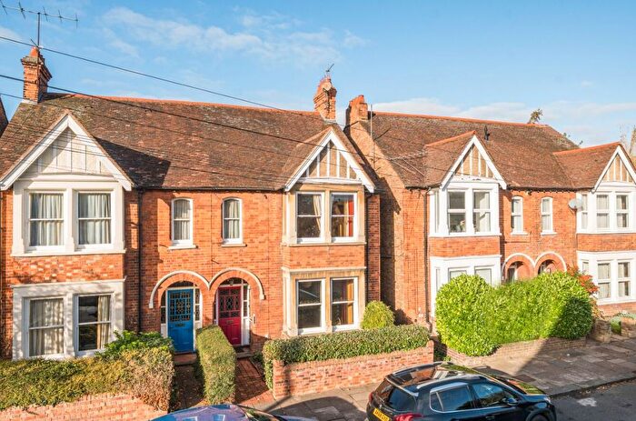 4 Bedroom Semi Detached House For Sale In Merton Road, Bedford, MK40