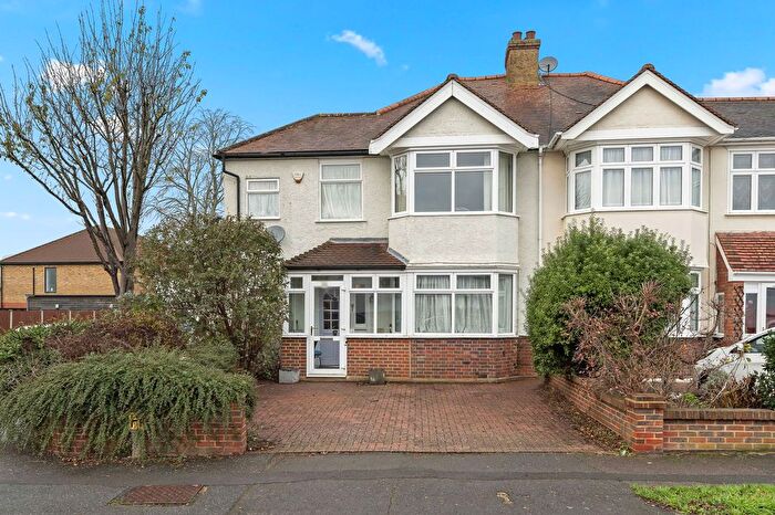 3 Bedroom Semi-Detached House For Sale In Farm Way, Worcester Park, KT4
