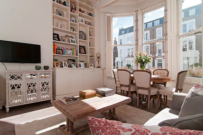 2 Bedroom Flat To Rent In Sinclair Road, West Kensington, W14
