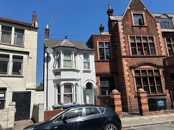 Studio To Rent In Villiers Road, Willesden Green, NW2