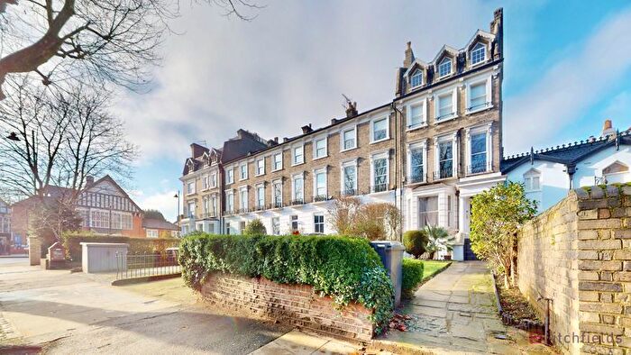 3 Bedroom Flat For Sale In North Road, London, N6