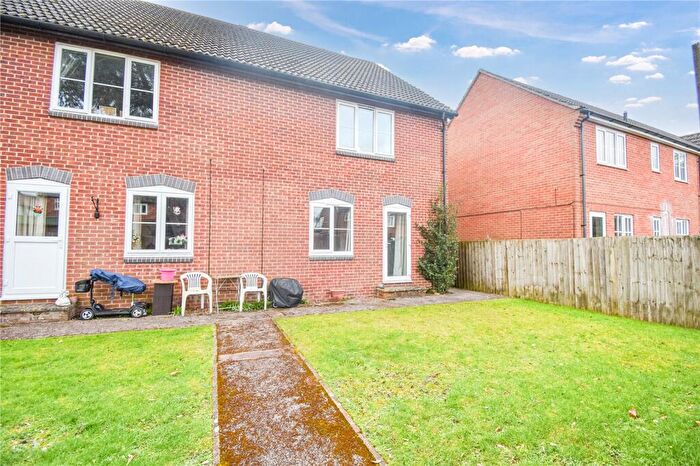 1 Bedroom Apartment To Rent In St Thomas Court, Thatcham, Berkshire, RG18