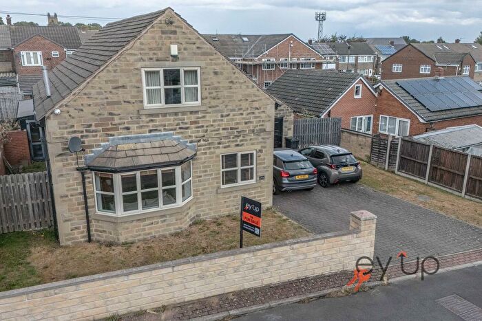 3 Bedroom Detached House For Sale In Dewsbury Gate Road, Dewsbury, WF13