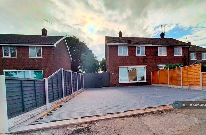 3 Bedroom Semi-Detached House To Rent In Ralph Road, Chesterfield, S43