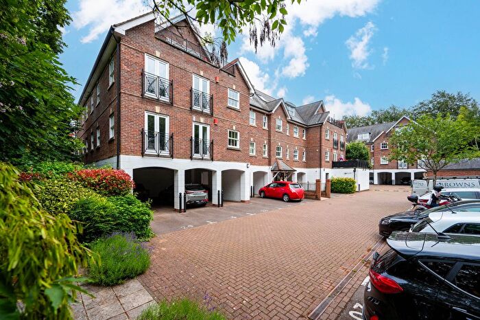 2 Bedroom Flat To Rent In Sells Close, Guildford, GU1