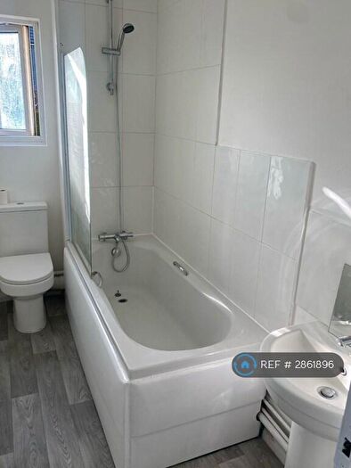 1 Bedroom Flat To Rent In Bishop Butt Close, Orpington, BR6