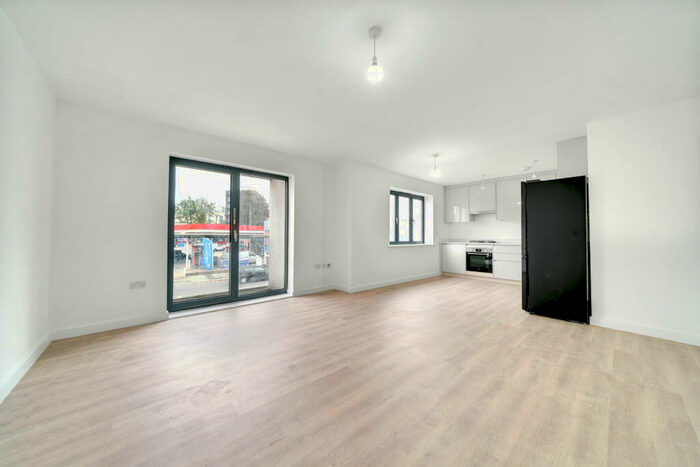 3 Bedroom Apartment To Rent In Stafford Road, Croydon, Surrey, CR0