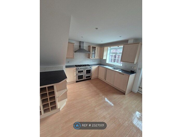 4 Bedroom Terraced House To Rent In Pingle Close, Shireoaks, Worksop, S81