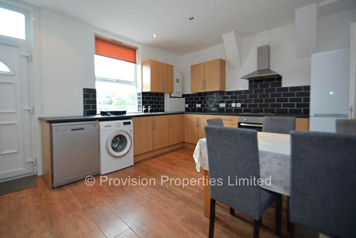 6 Bedroom Terraced House To Rent In Headingley Mount, Leeds, LS6