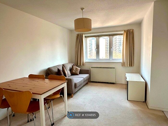 1 Bedroom Flat To Rent In Armoury Road, London, SE8