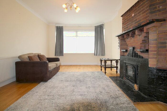3 Bedroom Maisonette To Rent In Ash Tree Dell, Kingsbury, NW9