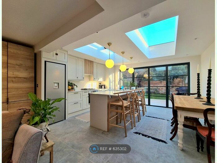 2 Bedroom Flat To Rent In Mexfield Road, London, SW15