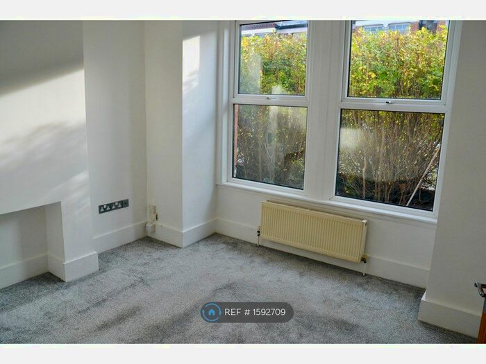 2 Bedroom Flat To Rent In Penwith Road, London, SW18