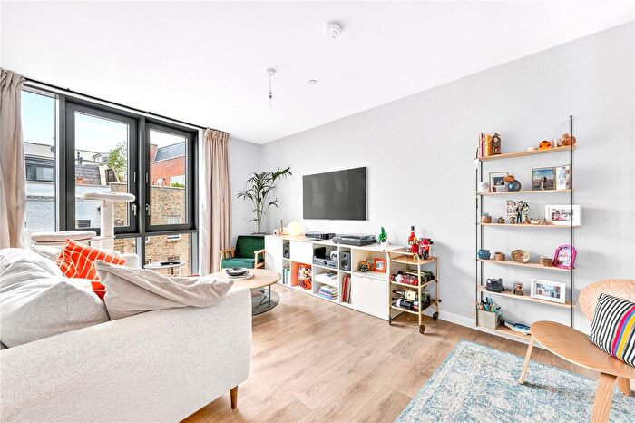 2 Bedroom Flat For Sale In Wells Terrace, London, N4