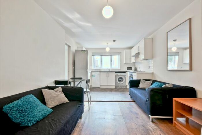 3 Bedroom Flat To Rent In Ambassador Square, Isle Of Dogs, Docklands, Isle Of Dogs, Docklands, E14
