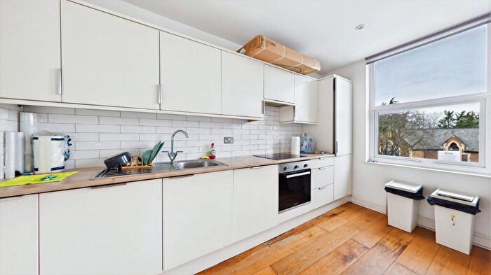 1 Bedroom Flat For Sale In East Street, Epsom, Surrey., KT17