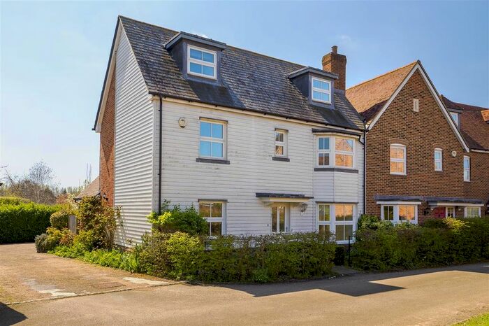 4 Bedroom End Of Terrace House To Rent In St. Pauls Court, Lynsted, Sittingbourne, ME9