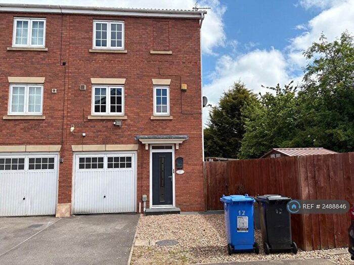 3 Bedroom End Of Terrace House To Rent In Halecroft Park, Kingswood, Hull, HU7