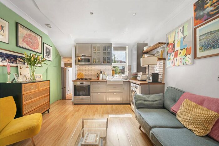 2 Bedroom Flat For Sale In Belmont Park Road, Leyton, London, E10