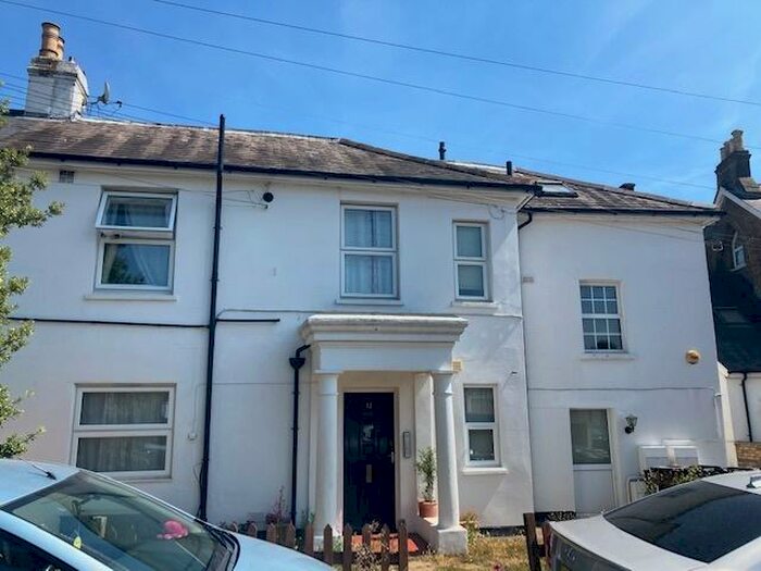 2 Bedroom Flat To Rent In Sunnybank, South Norwood, SE25