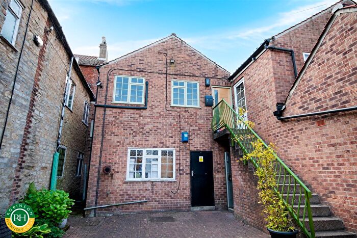 2 Bedroom Flat For Sale In Castlegate, Tickhill, Doncaster, DN11