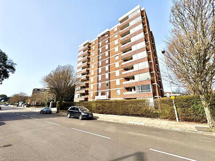 2 Bedroom Flat For Sale In Blount Road, Portsmouth, PO1