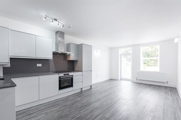 1 Bedroom Flat To Rent In Russell Hill, Purley, CR8