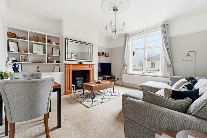 2 Bedroom Apartment For Sale In Worple Road, Epsom, KT18