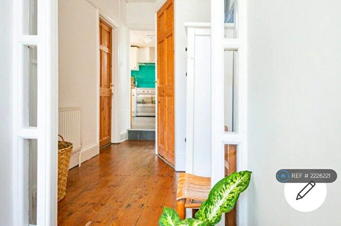 2 Bedroom Flat To Rent In Stourvale Road, Bournemouth, BH5