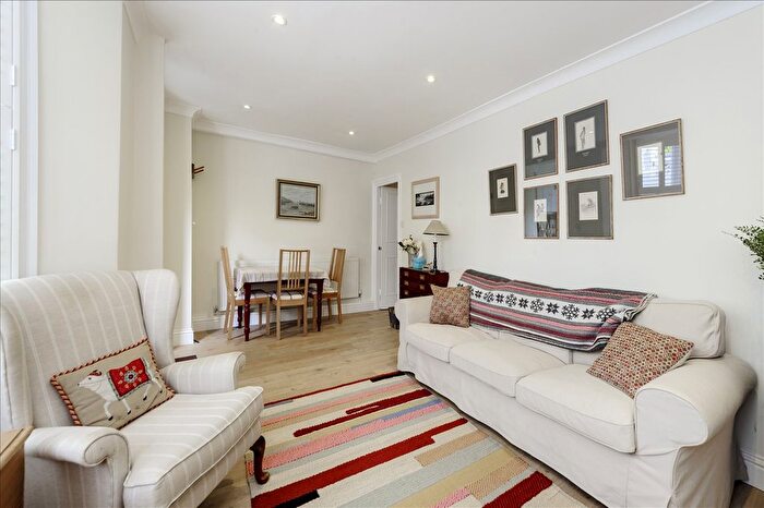 1 Bedroom Flat For Sale In Caxton Road, Shepherd's Bush, W12