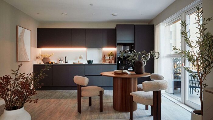 1 Bedroom Flat For Sale In Brentford, Brentford, TW8