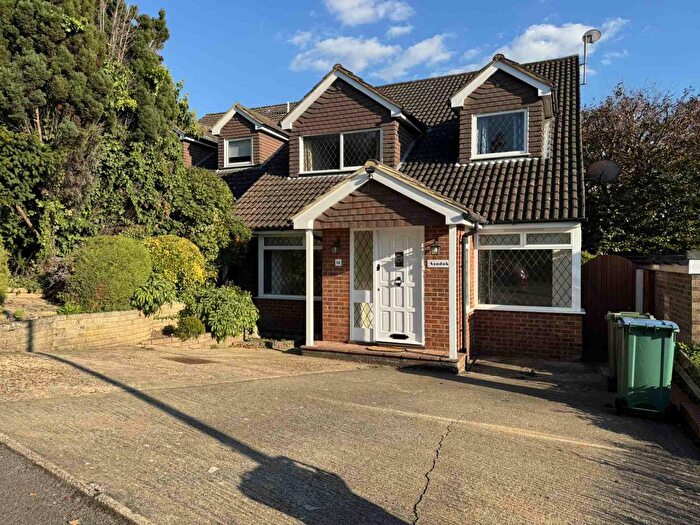4 Bedroom Detached House To Rent In Meadowbank, Watford, WD19