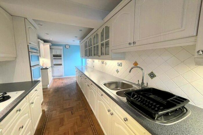 3 Bedroom Property To Rent In Roding Way, Rainham, RM13