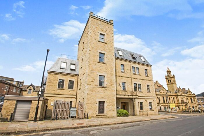Apartment To Rent In Blackwall, Halifax, West Yorkshire, HX1