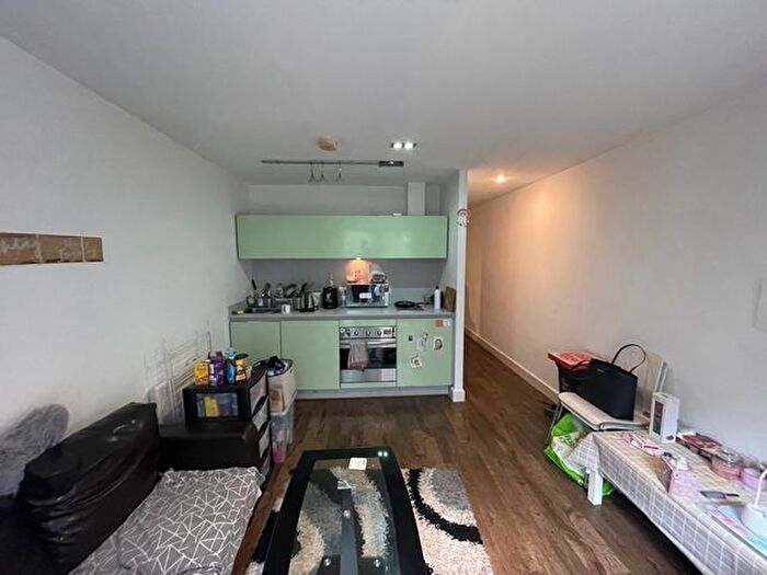 1 Bedroom Flat To Rent In Hub Studio, Seperate Bedroom Area, Juliette Balcony, B4