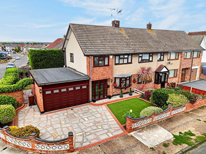 3 Bedroom End Of Terrace House For Sale In Malwood Road, Benfleet, SS7