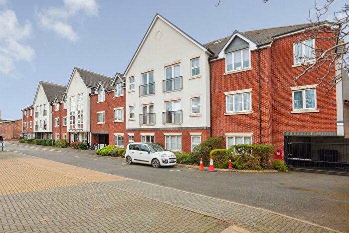 2 Bedroom Flat For Sale In White Ladies Close, Worcester, WR1