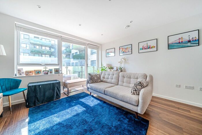 2 Bedroom Flat For Sale In Palmerston Road, Acton, London, W3