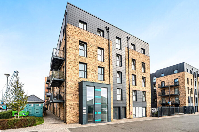 2 Bedroom Flat For Sale In Thomas Blake Avenue, Southampton, Hampshire, SO14