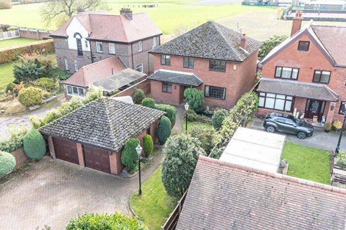 4 Bedroom Detached House For Sale In Houndhill Lane, Purston, WF7