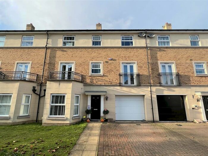 4 Bedroom Town House To Rent In De Paul Way, Brentwood, CM14